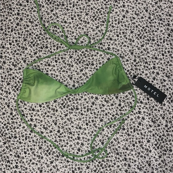 Green motel rocks twist top - Picture 2 of 2